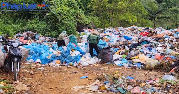 Yên Bái: Rác thải án ngữ, bốc mùi hôi thối tại khu vực đường vào khu du lịch Suối Giàng