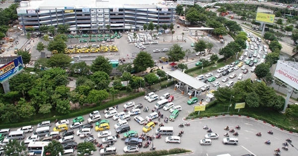 'Tân Sơn Nhất tắc cả trên trời dưới đất, từ trong ra ngoài'