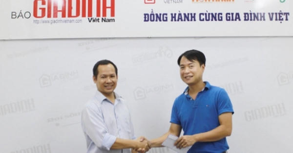 Trao 10 triệu đồng cho tài xế dũng cảm cứu 30 người