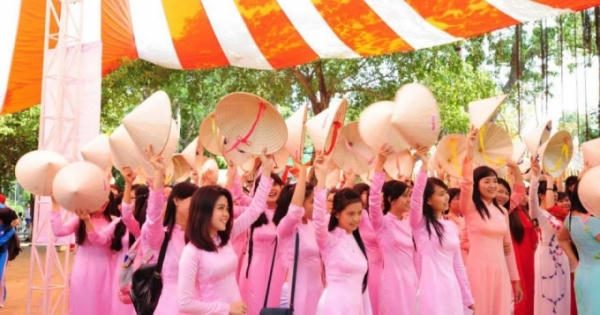 Tưng bừng lễ hội: “Thành phố Hồ Chí Minh – Thành phố áo dài” Tưng bừng lễ hội: “Thành phố Hồ Chí Minh – Thành phố áo dài”