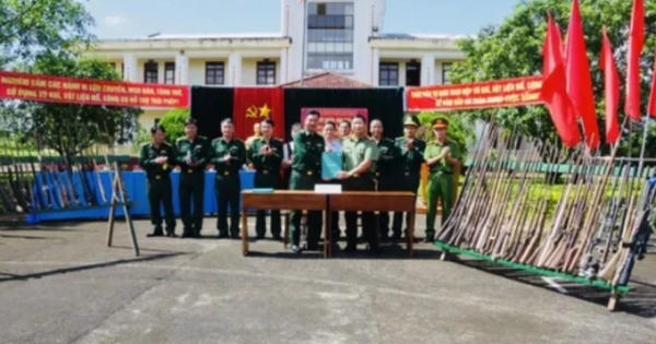 Người dân huyện biên giới Ia H'Drai giao nộp 73 súng tự chế và nhiều vật liệu nổ