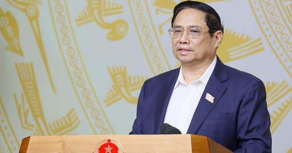 Nghiên cứu giảm cán bộ, công chức cấp tỉnh, huyện để tăng cường cho cơ sở