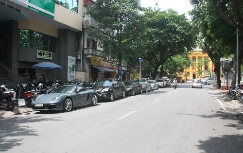 Hà Nội lên phương án 'đỗ ôtô theo ngày, đổ rác theo giờ'