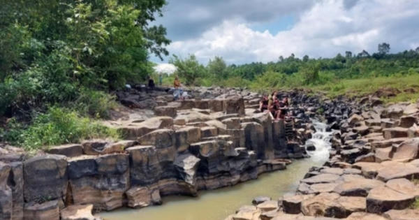 Gia Lai: Phát hiện suối đá bàn có niên đại trên 100 triệu năm tuổi