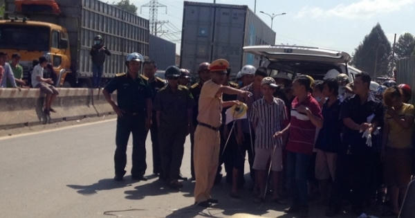 Đồng Nai: Xe container tông xe máy, hai bà cháu chết thảm
