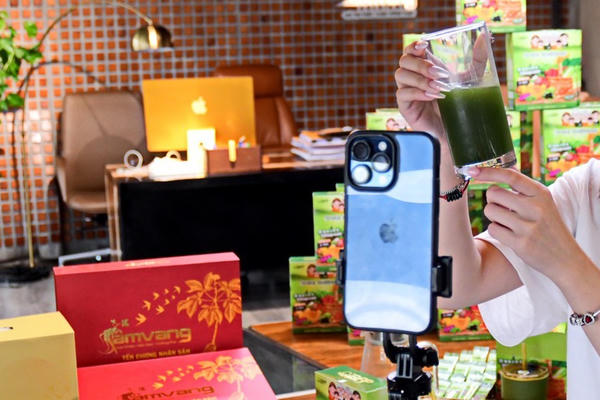 Cần siết chặt quản lý hoạt động bán hàng của người nổi tiếng trên mạng xã hội Cần siết chặt quản lý hoạt động bán hàng của người nổi tiếng trên mạng xã hội