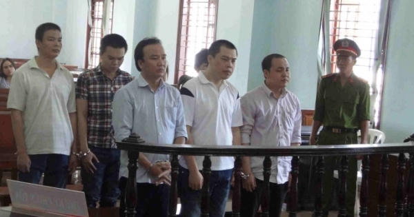 Dùng tăm xỉa răng làm chứng thư giả, chiếm đoạt tiền tỷ