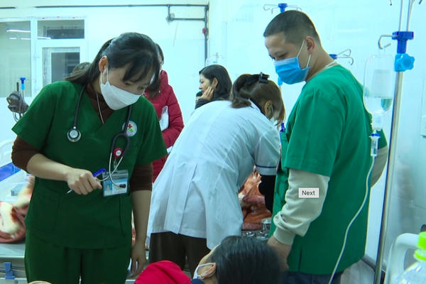 Mộc Châu (Sơn La): 40 học sinh Tiểu học nhập viện do nhiễm trùng nhiễm độc sau bữa ăn tối