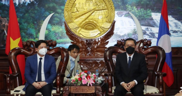 Tình hữu nghị Việt - Lào mãi mãi xanh tươi đời đời bền vững