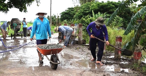 “Biệt đội vá đường” thầm lặng