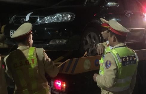 Thầy giáo nhậu say còn lái ô tô đi ngược chiều