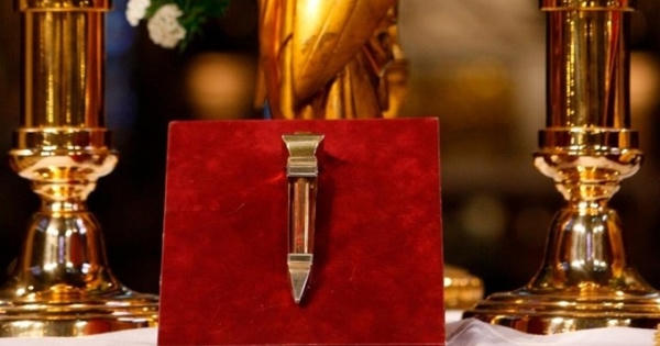 Những cổ vật quý giá tại Nhà thờ Đức Bà Paris