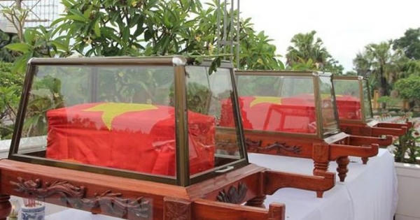 Truy điệu, án táng hài cốt 18 liệt sỹ hy sinh tại Campuchia Truy điệu, án táng hài cốt 18 liệt sỹ hy sinh tại Campuchia