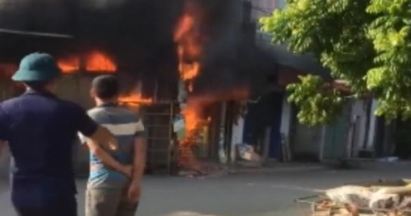 Clip ngôi nhà bốc cháy dữ dội khi gia chủ đi vắng