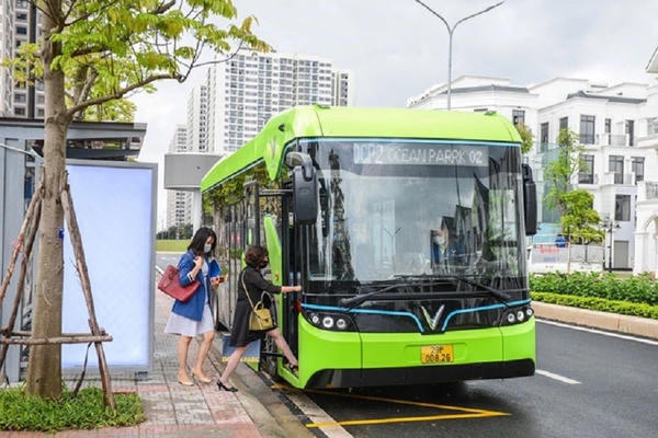 Hà Nội đẩy nhanh tiến độ trong việc chuyển đổi phương tiện giao thông "xanh" Hà Nội đẩy nhanh tiến độ trong việc chuyển đổi phương tiện giao thông "xanh"