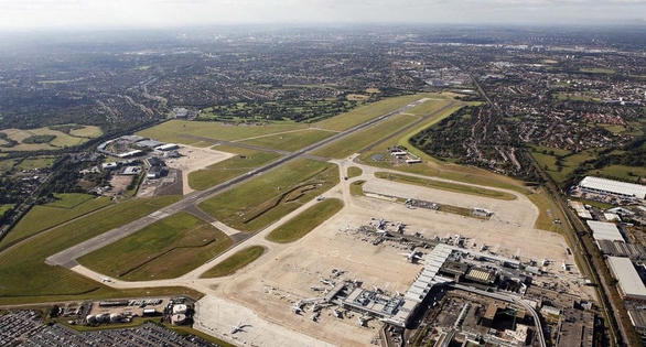 Anh biến sân bay Birmingham  thành nhà xác dã chiến khổng lồ