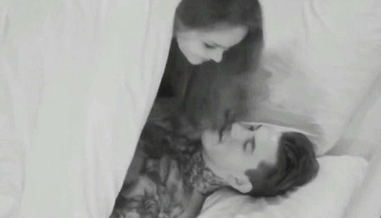 Phát hoảng với cảnh ân ái phát tự do trên truyền hình