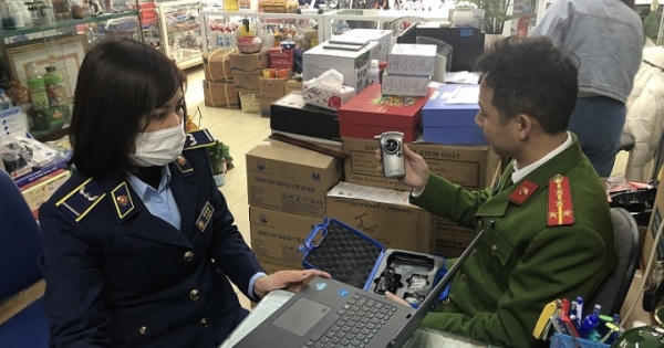 Hà Nội: Tạm giữ nhiều thiết bị đo nồng độ cồn không tem mác Hà Nội: Tạm giữ nhiều thiết bị đo nồng độ cồn không tem mác