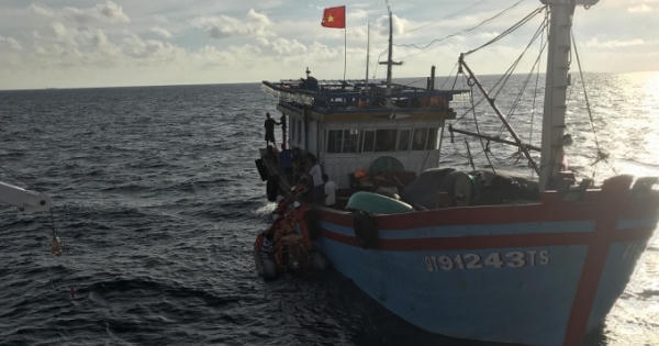 Cấp cứu kịp thời ngư dân bị hôn mê sâu khi đánh bắt cá tại ngư trường Hoàng Sa