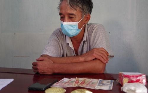 Bắt giữ đối tượng vận chuyển trái phép 1,7kg vàng