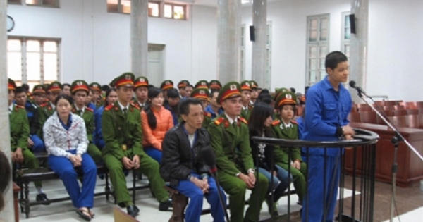 Xét xử 25 bị cáo trong "Tập đoàn ma tuý" bãi rác Thành Công