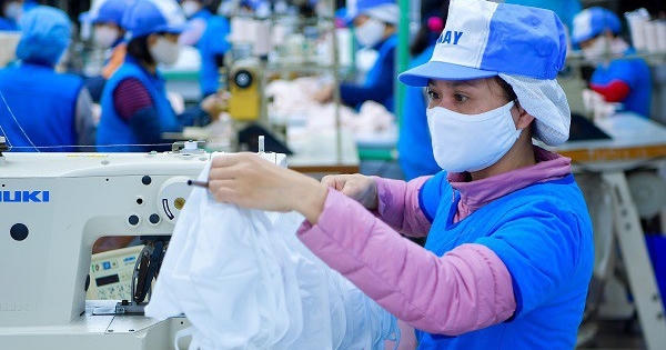 Doanh nghiệp lao đao, người lao động bị giảm lương, tạm nghỉ vì dịch