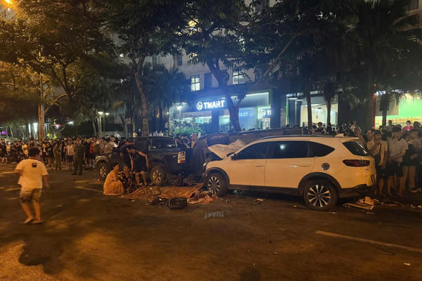 Tạm giữ tài xế ô tô có nồng độ cồn rất cao gây tai nạn liên hoàn ở Hà Nội