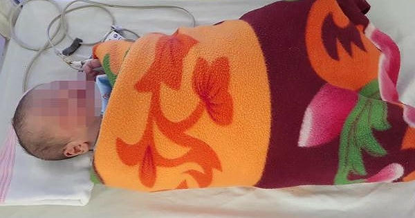 Nghệ An: Phát hiện bé trai sơ sinh 1 ngày tuổi ven đường