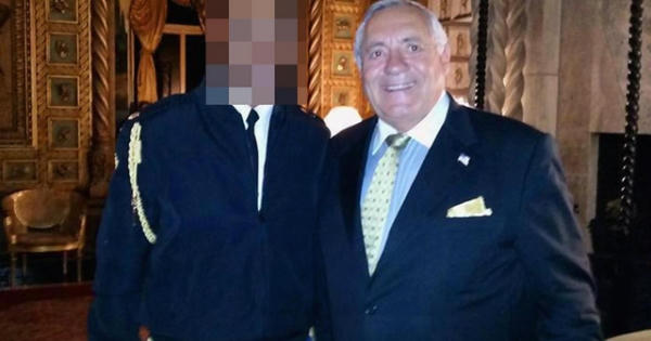 Người giữ vali hạt nhân “bỏ rơi” ông Trump