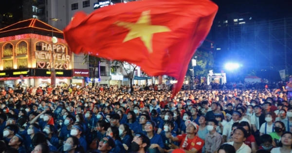 Hàng nghìn người “cháy hết mình” với U23 Việt Nam trên phố đi bộ Nguyễn Huệ