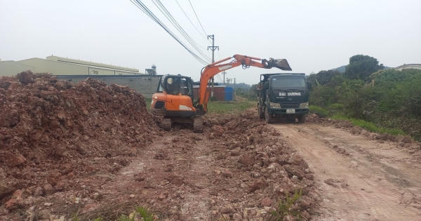 Khai thác vận chuyển đất nông nghiệp trái phép tại xã Lưu Kiếm: Cần truy trách nhiệm người đứng đầu chính quyền địa phương Khai thác vận chuyển đất nông nghiệp trái phép tại xã Lưu Kiếm: Cần truy trách nhiệm người đứng đầu chính quyền địa phương