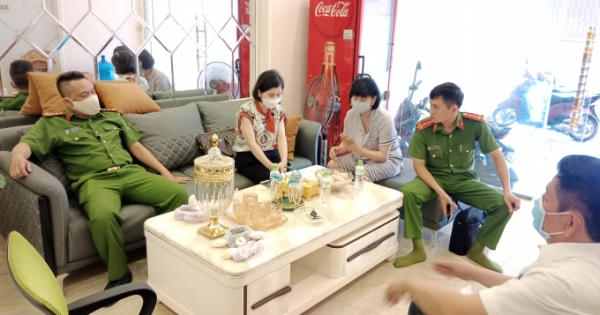 Quảng Ninh: Phạt 17 triệu đồng “ZIN nhà nghỉ tình yêu” trưng bày tranh, đồ vật có nội dung khiêu dâm, đồi trụy