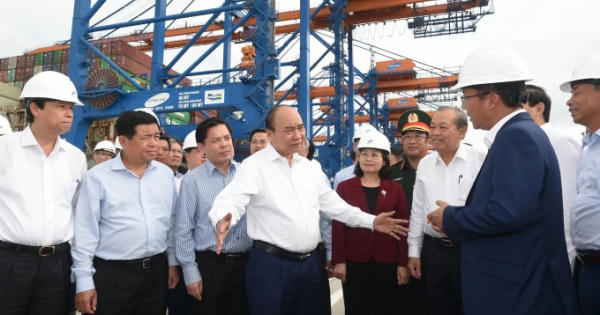 Thủ tướng Nguyễn Xuân Phúc kiểm tra hệ thống cảng Cái Mép - Thị Vải