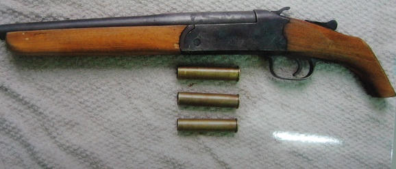 Gia Lai: Tự chế đạn súng hoa cải gây sát thương cho chính mình