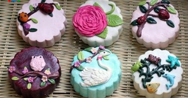 Bánh Trung thu hand-made lạ mắt hút người tiêu dùng