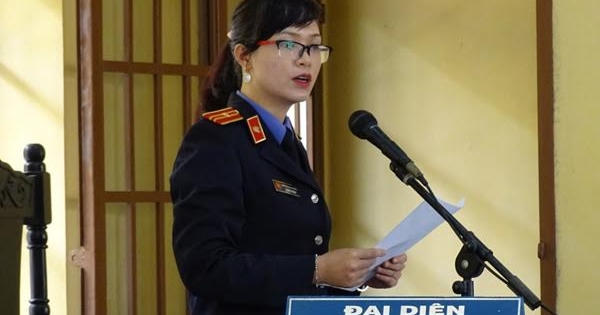 Tại tòa, Kiểm sát viên không được nói ngọng, nói lắp, cáu gắt, nóng giận