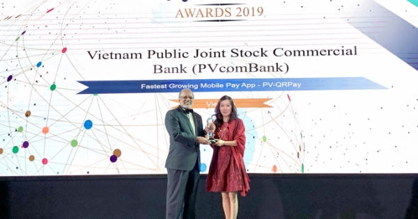 PVcomBank vinh dự nhận liên tiếp 2 giải thưởng Quốc tế PVcomBank vinh dự nhận liên tiếp 2 giải thưởng Quốc tế