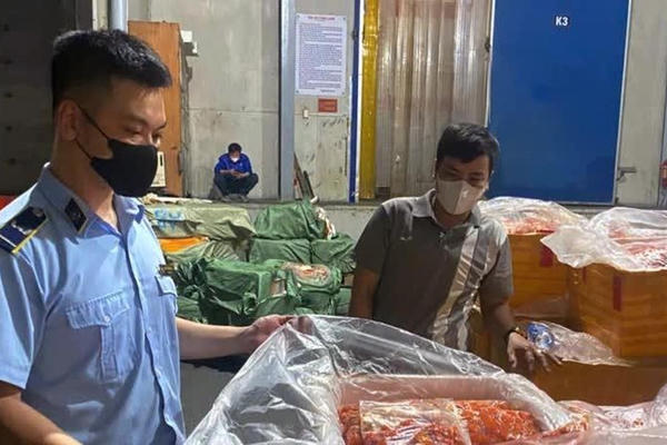 Bắt giữ hơn 7 tấn nội tạng động vật không rõ nguồn gốc, xuất xứ