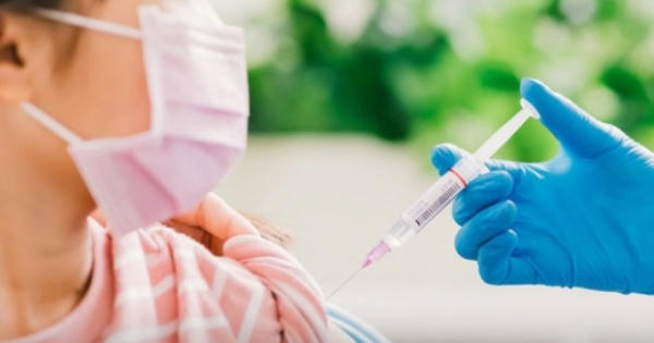 Gấp rút cập nhật danh sách trẻ em từ 12 -17 tuổi tiêm vaccine Covid-19