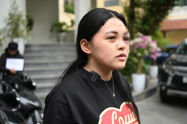 Hôm nay xét xử nhóm 'quái xế' lạng lách, tông chết cô gái dừng chờ đèn đỏ ở Hà Nội Hôm nay xét xử nhóm 'quái xế' lạng lách, tông chết cô gái dừng chờ đèn đỏ ở Hà Nội