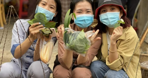 Tấp nập phiên chợ chỉ dùng "lá cây" thay tiền Tấp nập phiên chợ chỉ dùng "lá cây" thay tiền