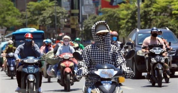 Nắng nóng tiếp diễn cả miền Bắc và miền Trung