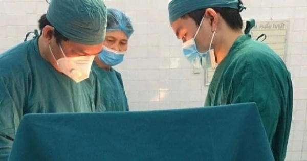 Mổ lấy thai và cắt thành công khối u nặng 2kg cho sản phụ 34 tuổi