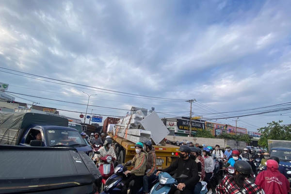 CSGT hướng dẫn thêm nhiều cung đường lưu thông né ùn tắc từ Đồng Nai về TP HCM CSGT hướng dẫn thêm nhiều cung đường lưu thông né ùn tắc từ Đồng Nai về TP HCM
