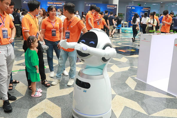 Gần 3.000 học sinh, giáo viên Đà Nẵng tham dự ngày hội khoa học công nghệ Gần 3.000 học sinh, giáo viên Đà Nẵng tham dự ngày hội khoa học công nghệ