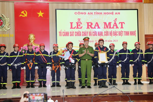 Nghệ An ra mắt hai tổ Cảnh sát chữa cháy và cứu nạn cứu hộ đặc biệt tinh nhuệ