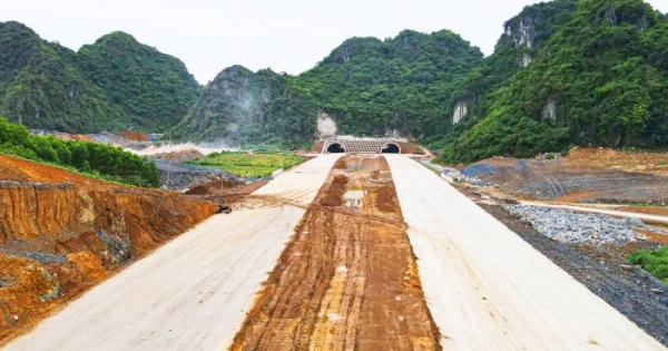 Phấn đấu khởi công đồng loạt 12 dự án thành phần thuộc Dự án cao tốc Bắc - Nam phía Đông trước ngày 31/12/2022 Phấn đấu khởi công đồng loạt 12 dự án thành phần thuộc Dự án cao tốc Bắc - Nam phía Đông trước ngày 31/12/2022