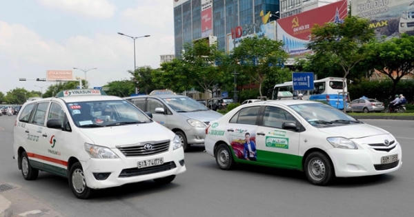 Hãng taxi, doanh nghiệp vận tải thiếu minh bạch khi “ì ạch” giảm giá cước?
