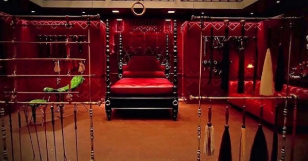 Đột nhập 'Phòng tiêu khiển' của tỷ phú bạo dâm '50 sắc thái' thiết kế thế nào?