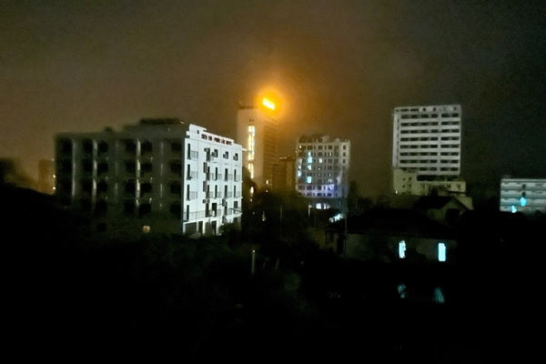 Thủ tướng yêu cầu khẩn trương khôi phục hệ thống điện, viễn thông sau bão số 5